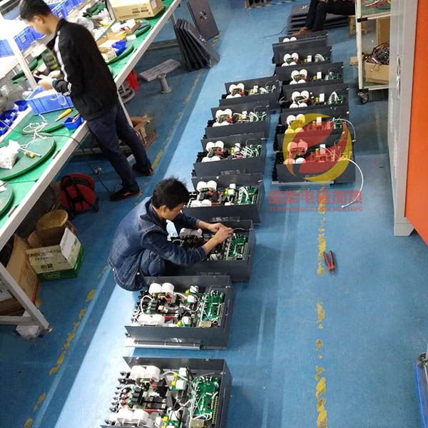 電磁加熱器生產(chǎn)進行中
